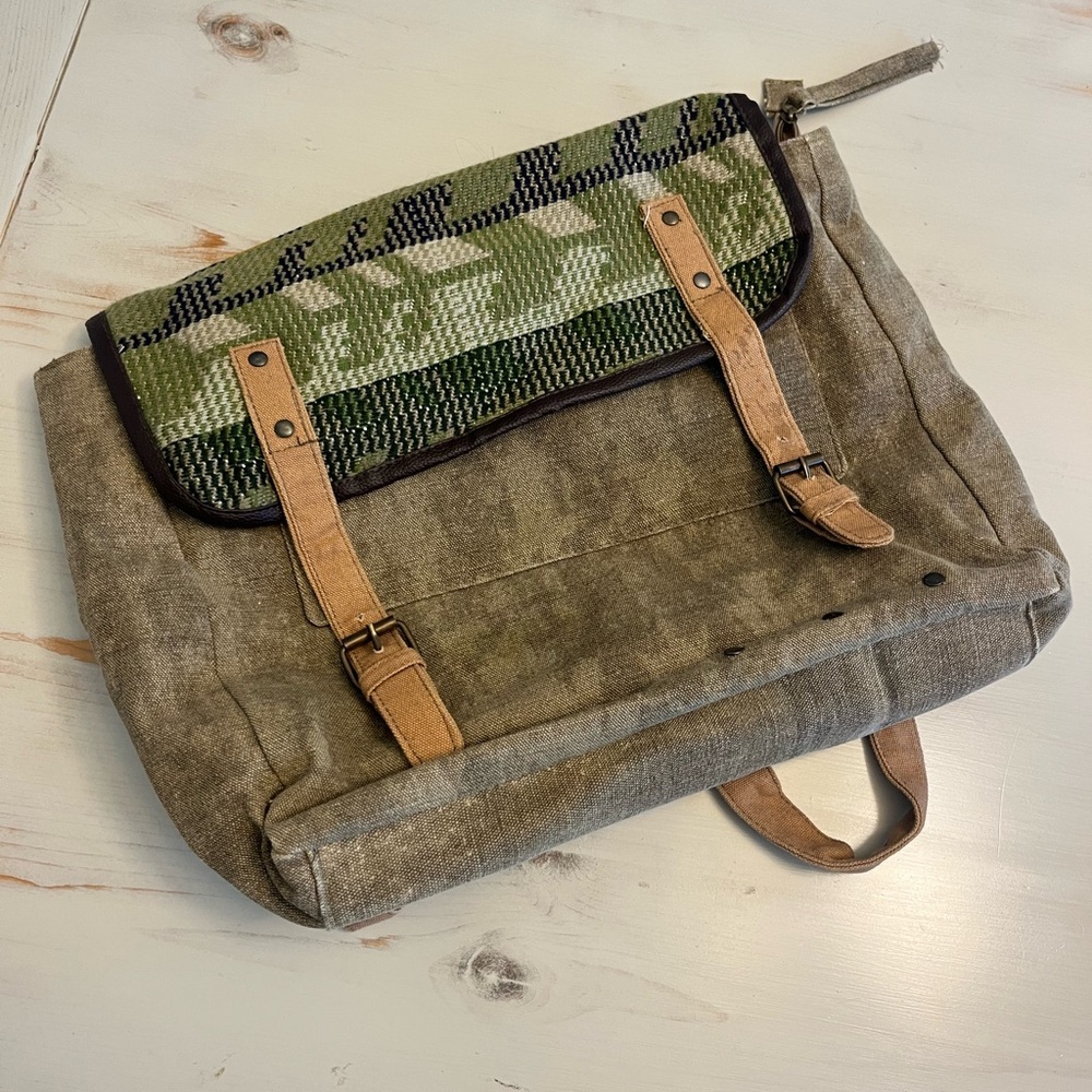 Retro laptop backpack